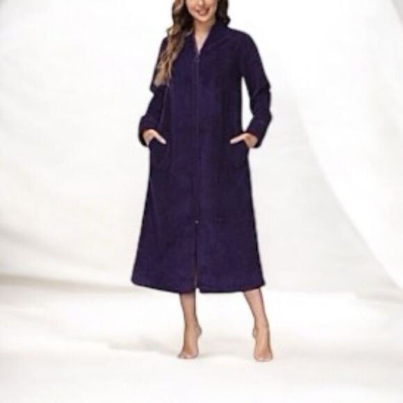 Charter Club Women’s Plush Zig Zag Zipper Robe in the Size Large in Deep Purple - Picture 6 of 16